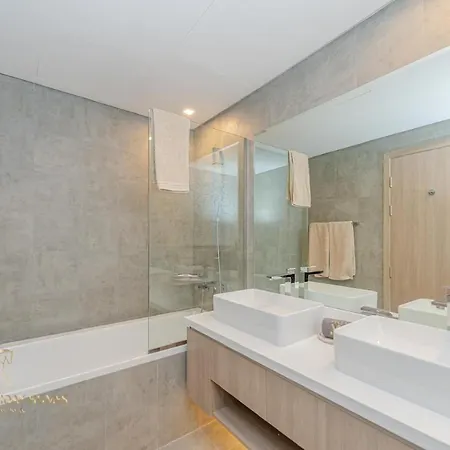 Marco Polo - Stunning 2 Bedroom With Marina Views, Huge Pool & Gym Dubai Exterior photo