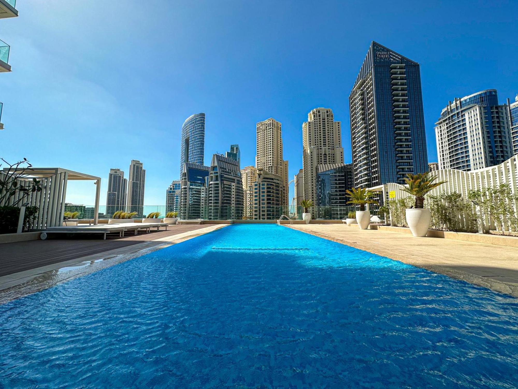 Marco Polo - Stunning 2 Bedroom With Marina Views, Huge Pool & Gym Dubai