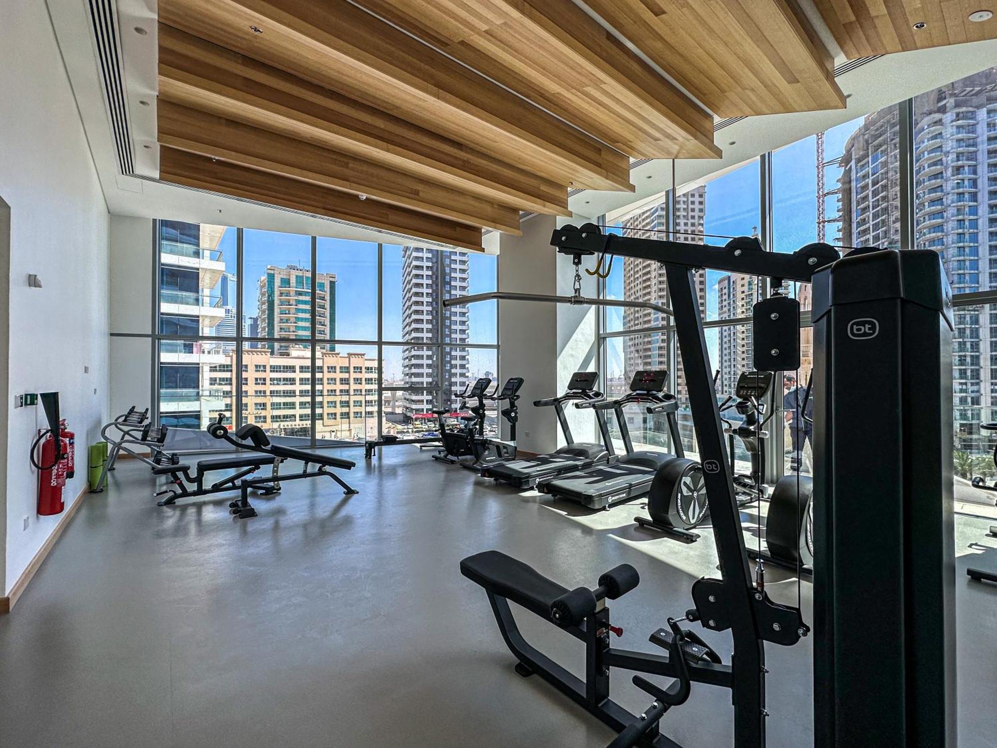 Marco Polo - Stunning 2 Bedroom With Marina Views, Huge Pool & Gym *